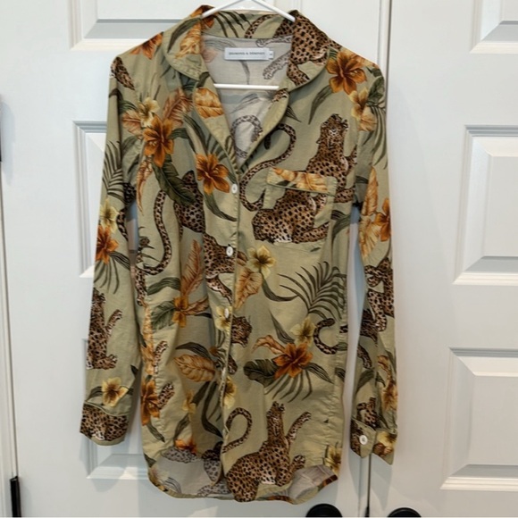 Desmond & Dempsey Leopard Pajama Top - Picture 1 of 12